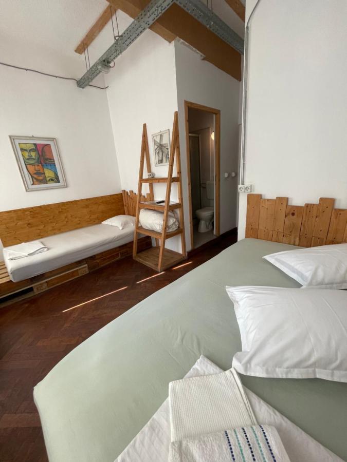 Victoria Poshtel Bucharest Vandrarhem Exteriör bild