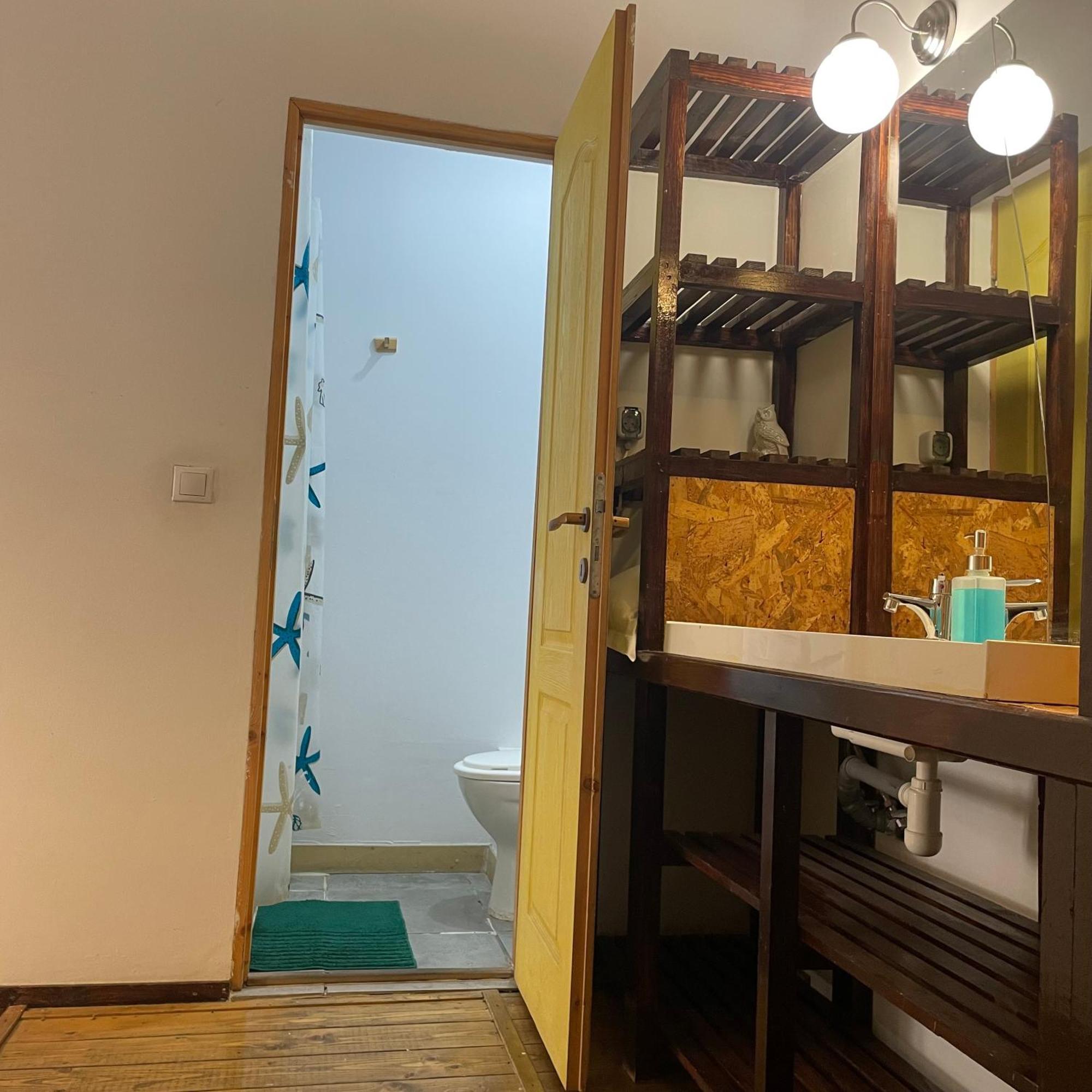 Victoria Poshtel Bucharest Vandrarhem Exteriör bild