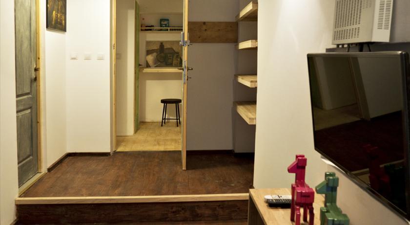 Victoria Poshtel Bucharest Vandrarhem Exteriör bild