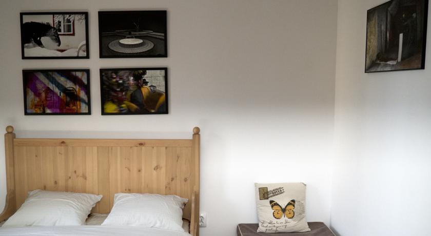 Victoria Poshtel Bucharest Vandrarhem Exteriör bild
