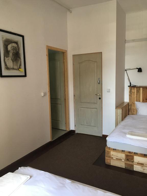 Victoria Poshtel Bucharest Vandrarhem Exteriör bild