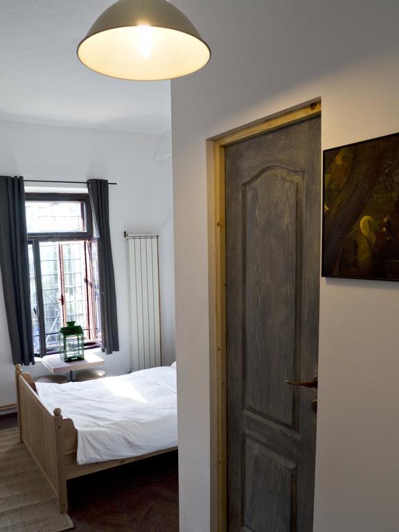 Victoria Poshtel Bucharest Vandrarhem Exteriör bild