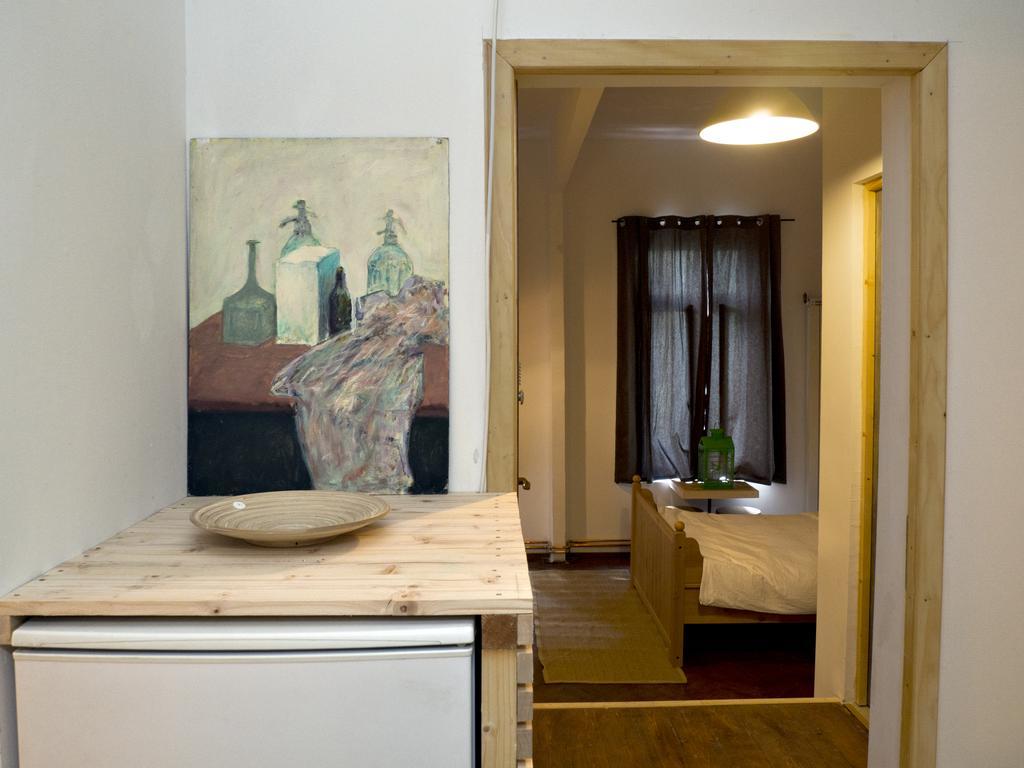 Victoria Poshtel Bucharest Vandrarhem Exteriör bild