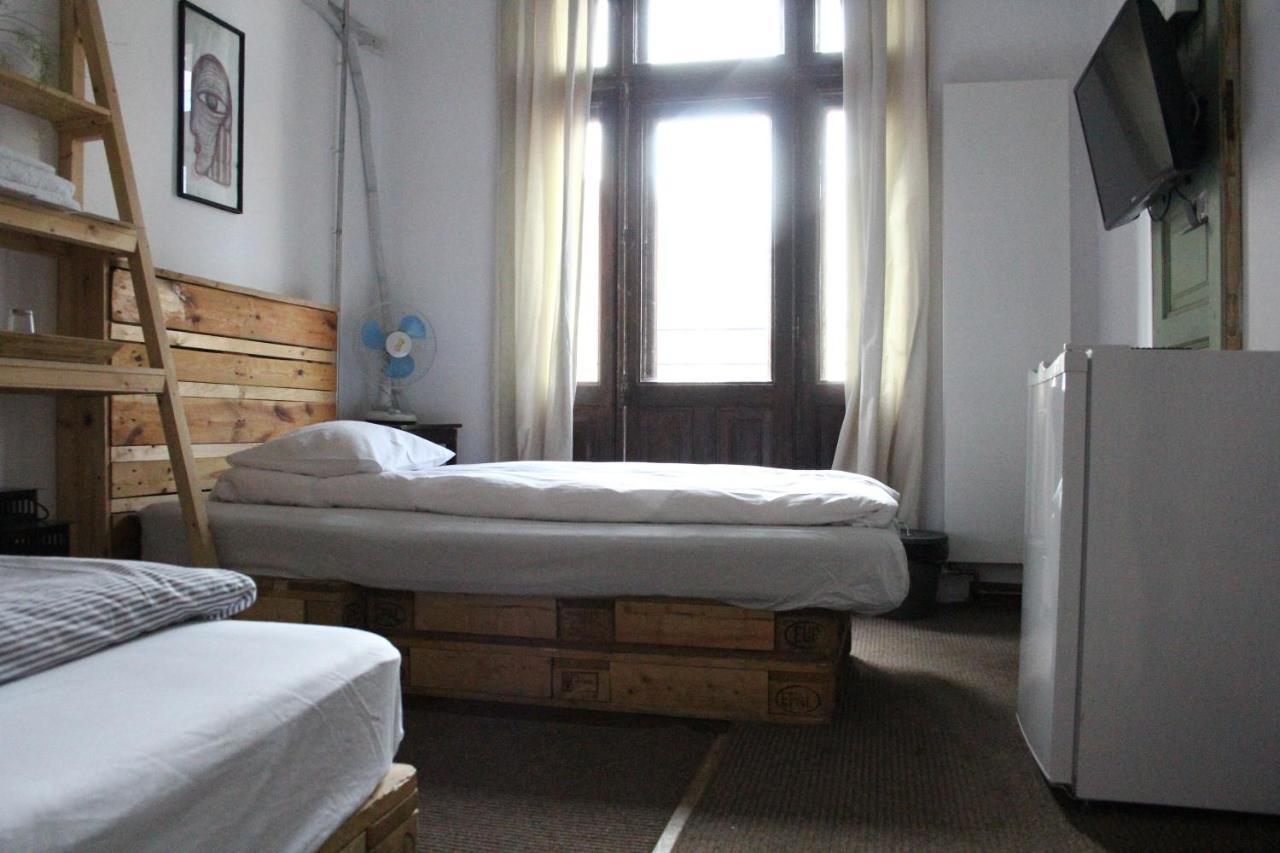 Victoria Poshtel Bucharest Vandrarhem Exteriör bild
