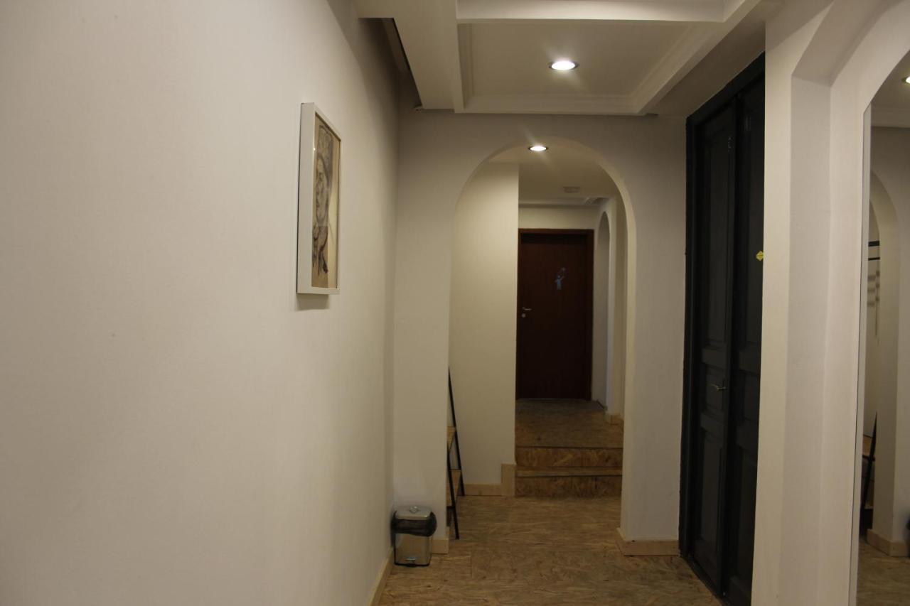 Victoria Poshtel Bucharest Vandrarhem Exteriör bild